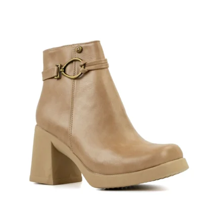 Botín Ámbar con taco 7.5 cm en color beige